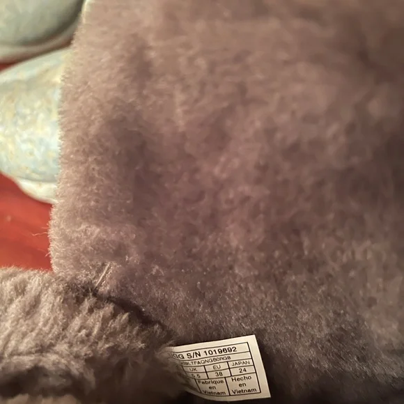 Boots by Ugg - Picture 8 of 8